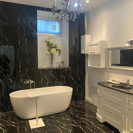 Studio 13B with owner Garden in Beausoleil Apartment