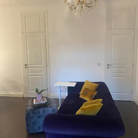 Studio 13B with owner Garden in Beausoleil *